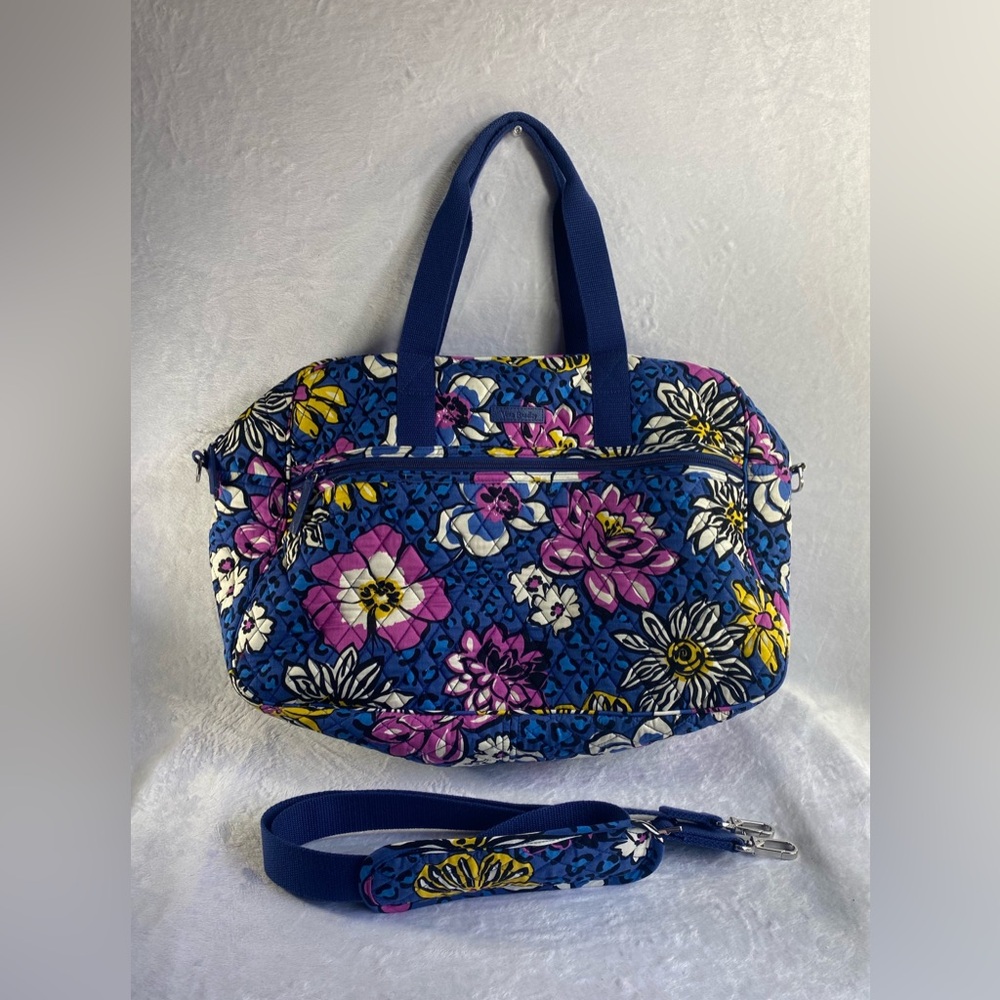 Vera Bradley Medium Traveler Bag Weekender Paisley Noir in African Violet